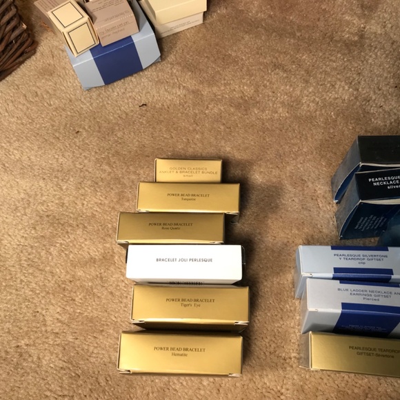 Avon Bracelet and Gift Set Bundle.  7 Bracelets. 10 Gift Sets. - Picture 5 of 6